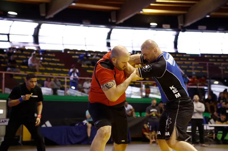 Alessandro Frezza durante un combattimento