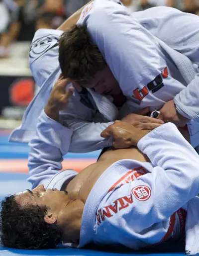 Allenamento di brazilian jiu jitsu a terra