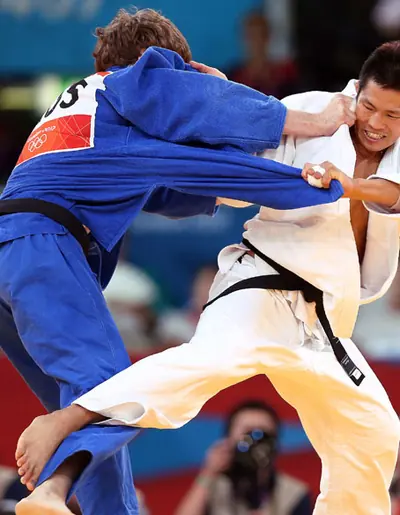 Atleti durante una lezione di judo